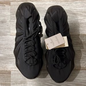 Mens size 11 Yeezy Boost 450 Utility Black